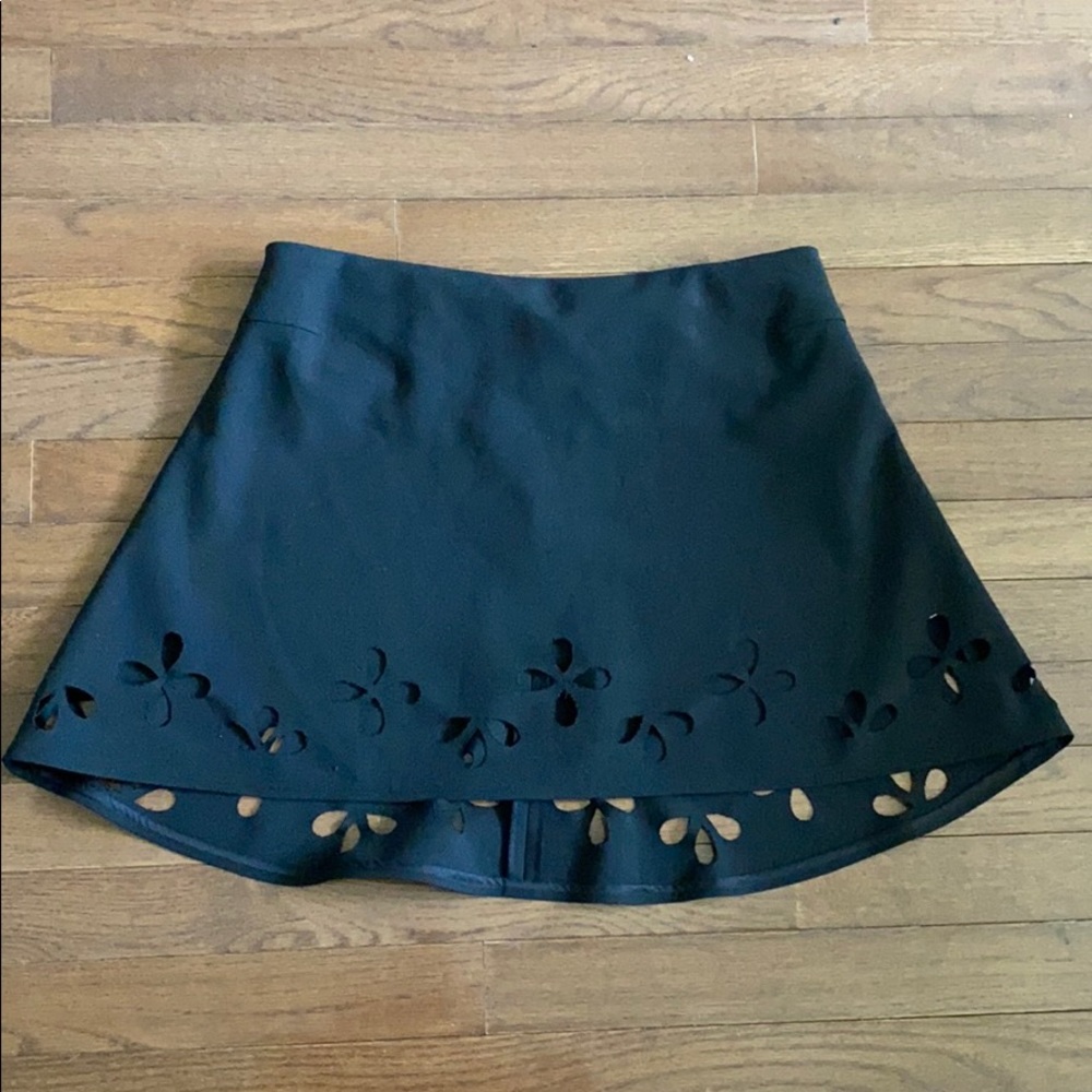Elizabeth and James Black Skirt Size Medium